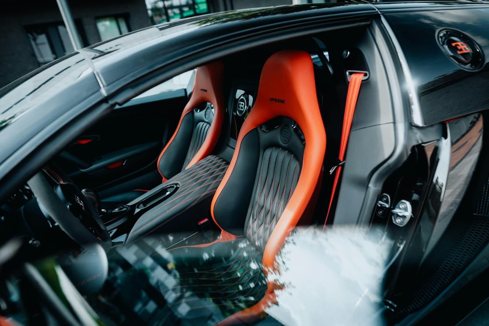 Салон Bugatti — уход за кожей